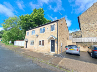 3 bedroom semi-detached house for sale in Norwood Place, Shipley, West Yorkshire, BD18