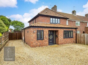 3 bedroom semi-detached house for sale in Richmond Road, New Costessey,Norwich, NR5