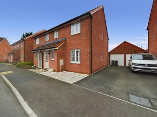 3 bedroom semi-detached house for sale in Sentinel Close, Worcester, Worcestershire, WR2