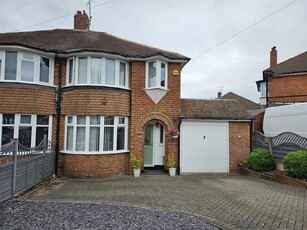 3 bedroom semi-detached house for sale in Valley Road, Solihull, B92