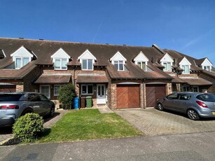 3 bedroom terraced house for rent in Canute Road Faversham Kent, ME13