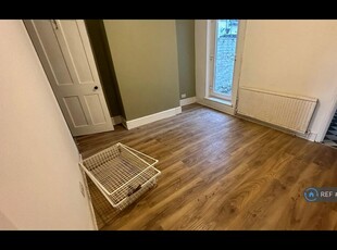3 bedroom terraced house for rent in Upper Luton Road, Chatham, ME5