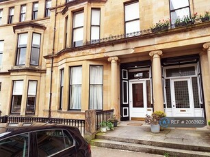 3 bedroom terraced house for rent in Westbourne Gardens, Glasgow, G12