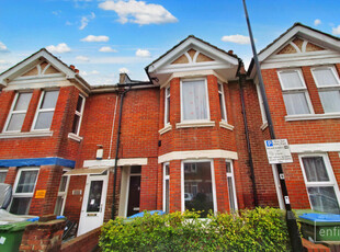 3 bedroom terraced house for sale in Malmesbury Road, Southampton, SO15