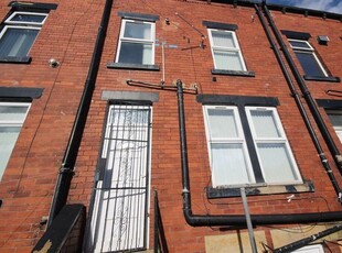 3 bedroom terraced house to rent Leeds, LS11 6LE