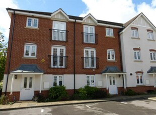 3 bedroom town house for rent in Perigee, Shinfield, Reading, RG2