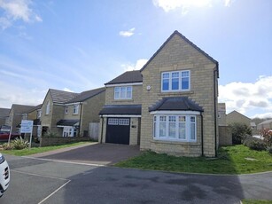 4 bedroom detached house for rent in Farriers Way, Lindley Park, HD3