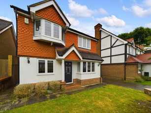 4 bedroom detached house for rent in Greenfield Drive, Bromley, BR1
