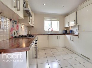 4 bedroom detached house for rent in Oberon Way, Oxley Park, MK4