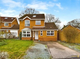 4 bedroom detached house for sale in Anthian Close, Woodley, Reading, Berkshire, RG5
