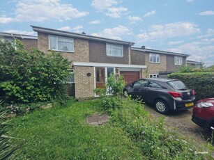 4 bedroom detached house for sale in Brompton Close, Luton, LU3