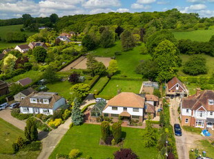 4 bedroom detached house for sale in Canterbury Road, Elham, Canterbury, CT4