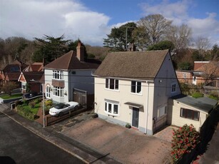 4 bedroom detached house for sale in Doric Avenue, Southborough, Tunbridge Wells, TN4