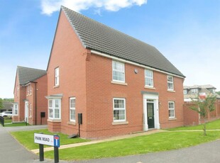 4 bedroom detached house for sale in Fleet Lane, Oulton, Leeds, LS26