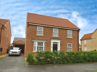 4 bedroom detached house for sale in Greenfield Avenue, Hessle, HU13