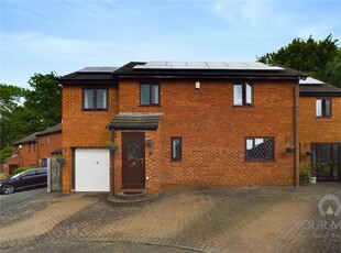 4 bedroom detached house for sale in Gresham Drive, West Hunsbury, Northampton, NN4