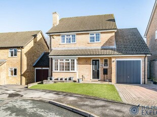 4 bedroom detached house for sale in Rochester Close, Kempshott Rise, RG22