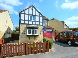 4 bedroom detached house for sale in The Causeway, Quedgeley, Gloucester, Gloucestershire, GL2