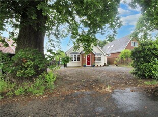 4 bedroom detached house for sale in Thunder Lane, Norwich, Norfolk, NR7