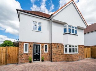4 bedroom detached house for sale in Woodland Way, Petts Wood, BR5