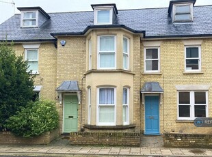 4 bedroom end of terrace house for rent in Broad Street, Cambridge, CB1