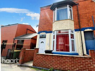 4 bedroom end of terrace house for sale in Barclay Street, Leicester, LE3