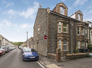 4 bedroom end of terrace house for sale in Beaufort Road, Bristol, BS5