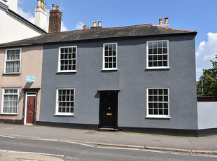4 bedroom end of terrace house for sale in Pennsylvania Road, Exeter, EX4