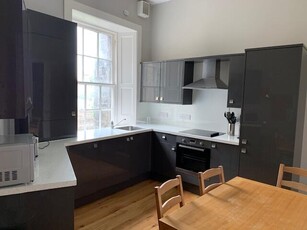 4 bedroom flat for rent in East London Street, New Town, Edinburgh, EH7