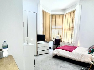 4 bedroom flat for rent in Eslington Road, Jesmond, Newcastle upon Tyne, NE2