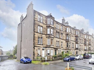 4 bedroom flat for sale in 10 Flat 5 Strathfillan Road, Marchmont, Edinburgh, EH9