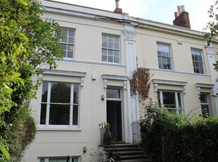 4 bedroom house for rent in Prestbury Road, GL52