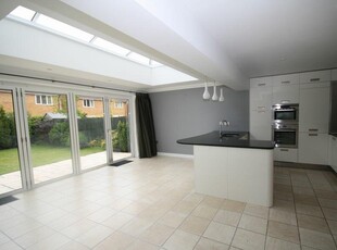 4 bedroom house for rent in Strathearn Drive, Westbury-on-Trym, BS10