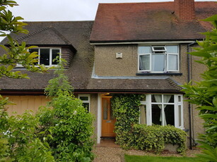 4 bedroom semi-detached house for rent in Long Lane, RG31