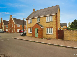 4 bedroom semi-detached house for rent in Minnow Close, Oakhurst, Swindon, SN25