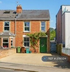 4 bedroom semi-detached house for rent in Priors Road, Cheltenham, GL52