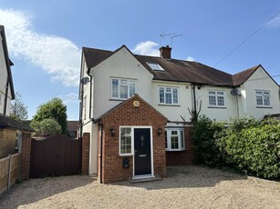 4 bedroom semi-detached house for rent in Vicarage Lane, Great Baddow, Chelmsford, CM2