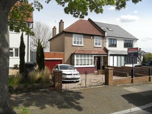 4 bedroom semi-detached house for sale in Guibal Road, London, SE12