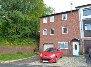 4 bedroom semi-detached house for sale in Ripon Close, Exeter, EX4
