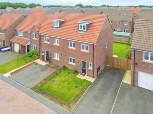 4 bedroom semi-detached house for sale in Russet Close, Hatfield, DN7