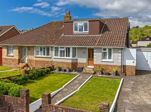 4 bedroom semi-detached house for sale in Vale Avenue, Findon Valley, Worthing, BN14
