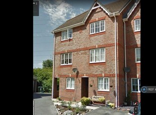 4 bedroom terraced house for rent in Cowdery Heights, Old Basing, Basingstoke, RG24