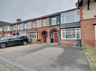 4 bedroom terraced house for sale in Chatsworth Avenue, Portsmouth, PO6