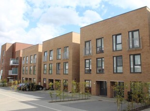 4 bedroom town house for rent in Henrietta Way, Campbell Park, MK9