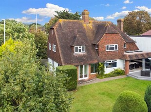 5 bedroom detached house for rent in Poulters Lane, Worthing, BN14