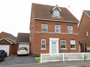 5 bedroom detached house for sale in Lakeview Way, Hampton Hargate, Peterborough, PE7