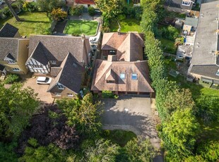 5 bedroom detached house for sale in Rayleigh Road, Hutton, Brentwood, CM13