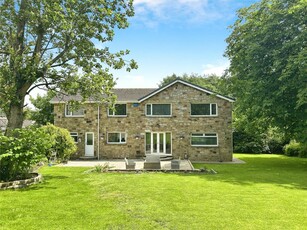 5 bedroom detached house for sale in The Fairway, Fixby, Huddersfield, HD2