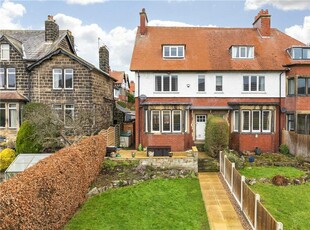 5 bedroom end of terrace house for sale in Newall Mount, Otley, West Yorkshire, LS21