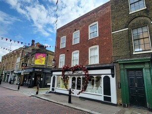 5 bedroom flat for rent in High Street, Rochester, ME1